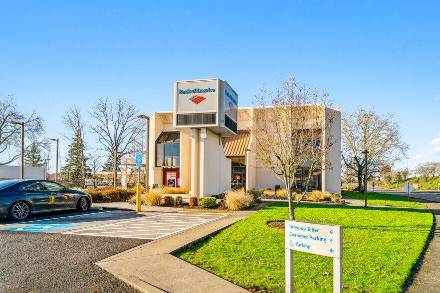More Photos Of 10101 SW Washington Square Rd, Portland Bank For Lease