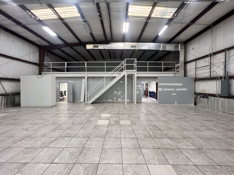 More Photos Of 4906 Patch Rd, Orlando Research And Development For Lease