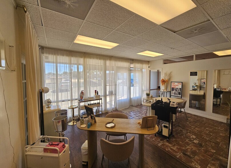 More Photos Of 5202 N 7th St, Phoenix Freestanding For Lease