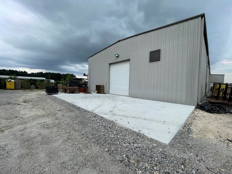 More Photos Of 1060 Drop Off Dr, Summerville Warehouse For Lease