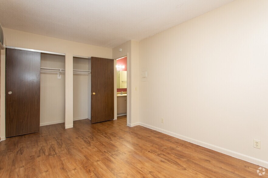 More Photos Of 5050 Fredericksburg Rd, San Antonio Apartments For Sale