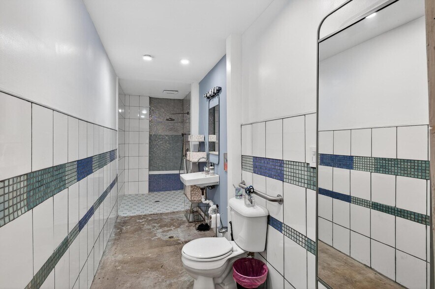 More Photos Of 5010 E Olympic Blvd, Los Angeles Warehouse For Sale