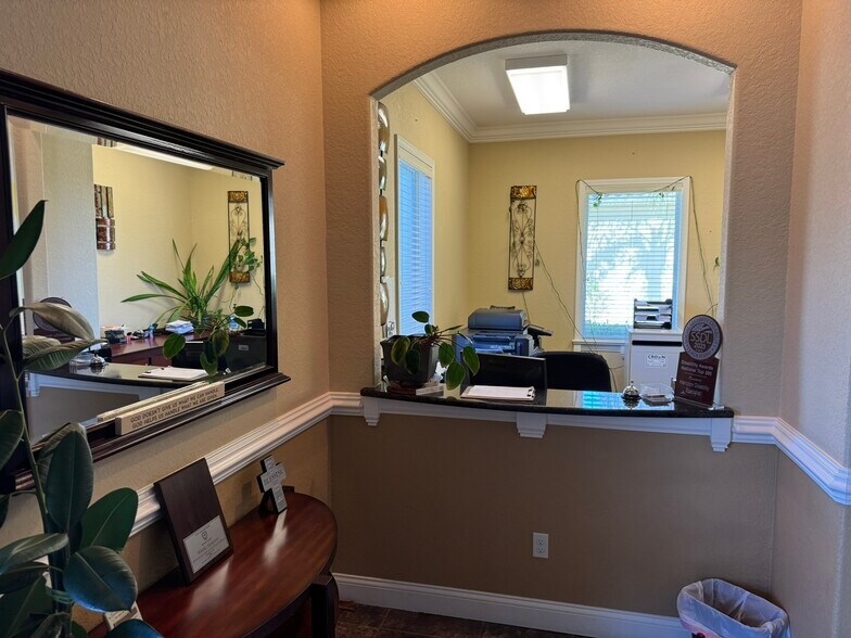More Photos Of 609 Mid Florida Dr, Lakeland Medical For Lease