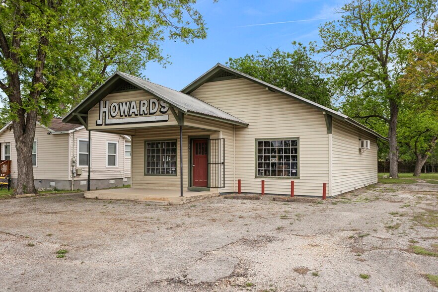 More Photos Of 1375 W San Antonio St, New Braunfels Freestanding For Sale