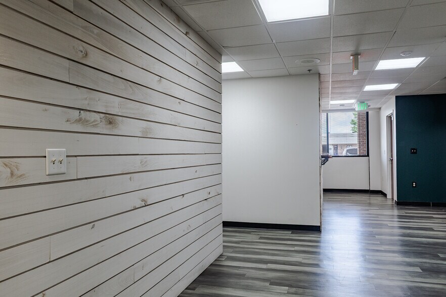More Photos Of 1707 Alpine Dr, Columbia Storefront Retail Office For Lease