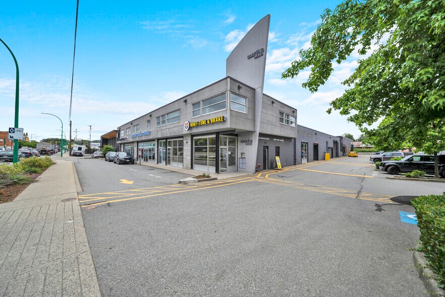 More Photos Of 1355 Main St, North Vancouver District Storefront Retail Office For Lease
