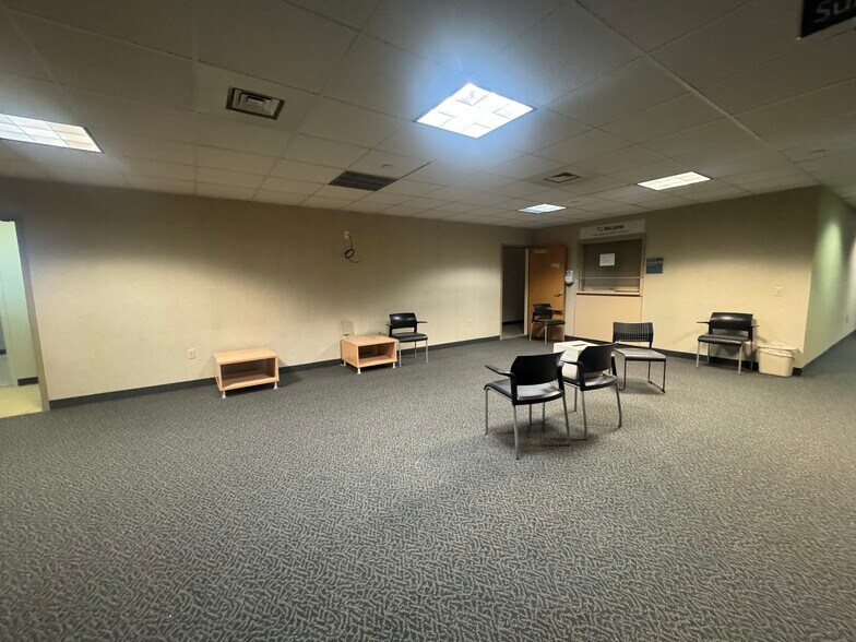 More Photos Of 2815 Pennsylvania Ave, Lansing Medical For Sale