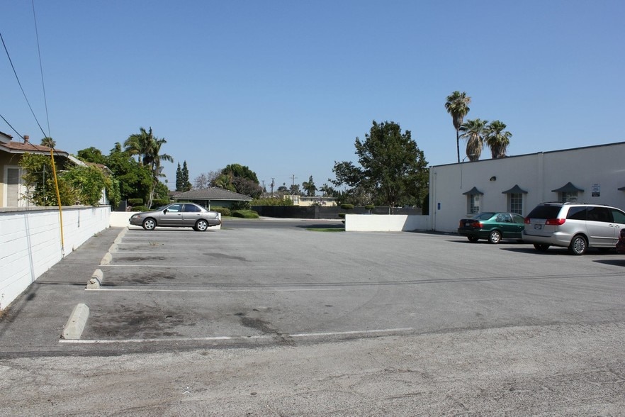 More Photos Of 10631 Paramount Blvd, Downey Office For Lease