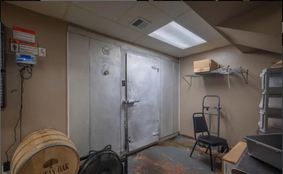 More Photos Of 1107 Cherokee Ave, Seneca Restaurant For Sale