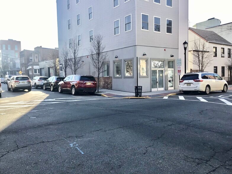 Primary Photo Of 912 Bergenline Ave, Union City Storefront Retail Residential For Lease