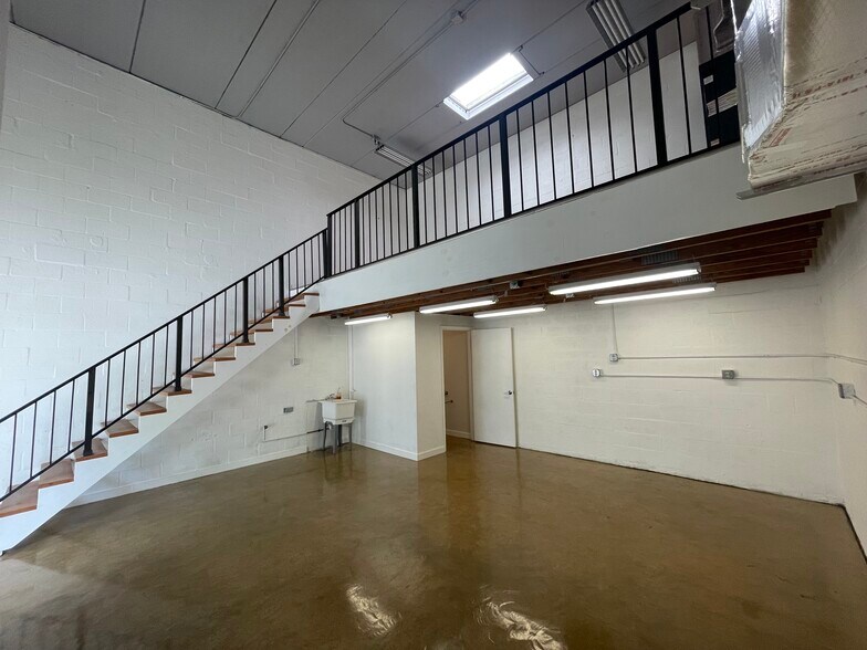 More Photos Of 12304 SW 132nd Ct, Miami Distribution For Lease