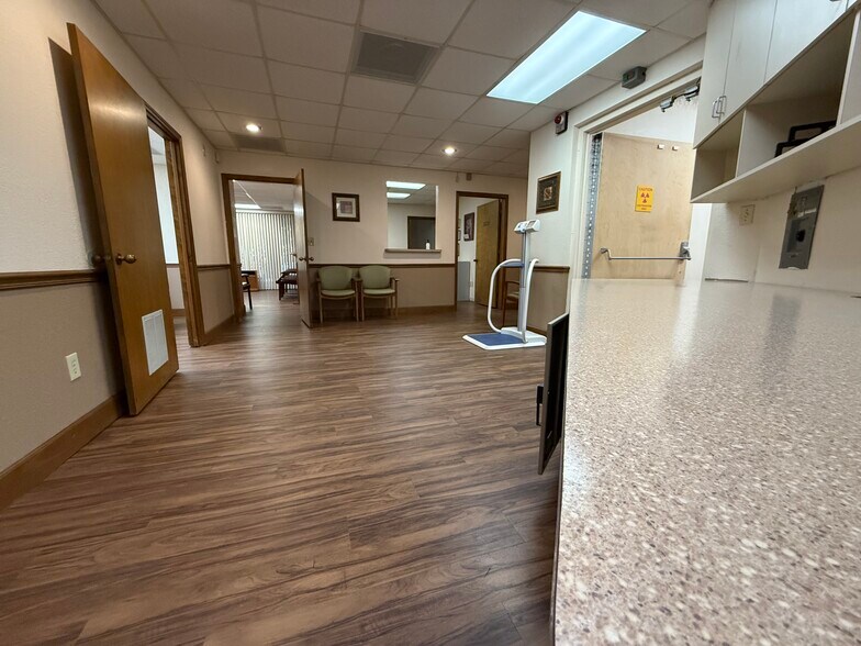 More Photos Of 13904 Lakeshore Blvd, Hudson Office For Sale