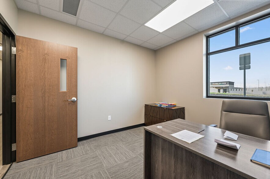 More Photos Of 4889 Alliance Dr, Mason Distribution For Sale