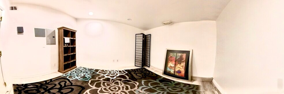 More Photos Of 12065 Paramount Blvd, Downey Storefront For Lease