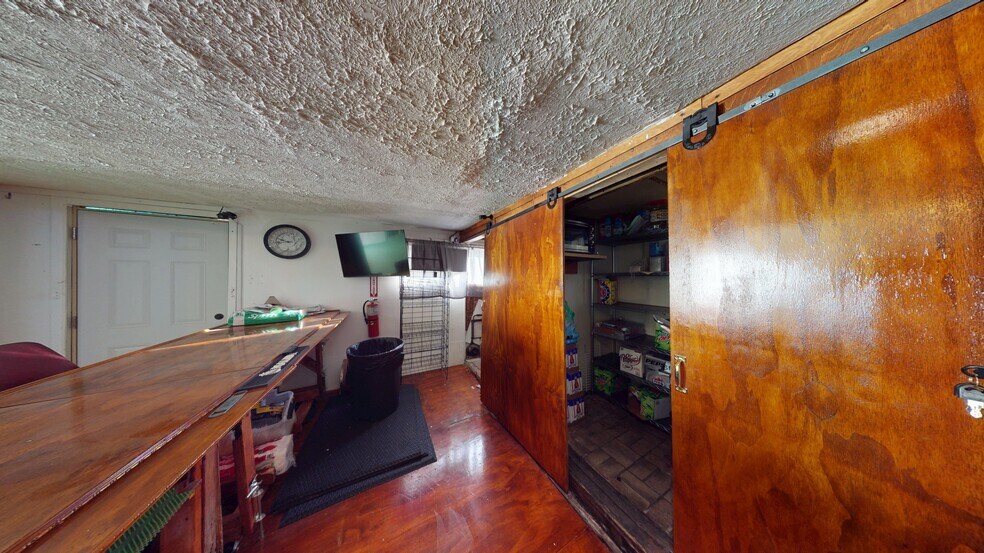More Photos Of 185 Orange St, Mansfield Bar For Sale