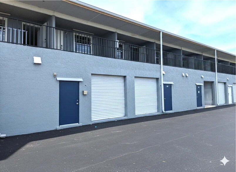 More Photos Of 16731 Mcgregor Blvd, Fort Myers General Retail For Lease