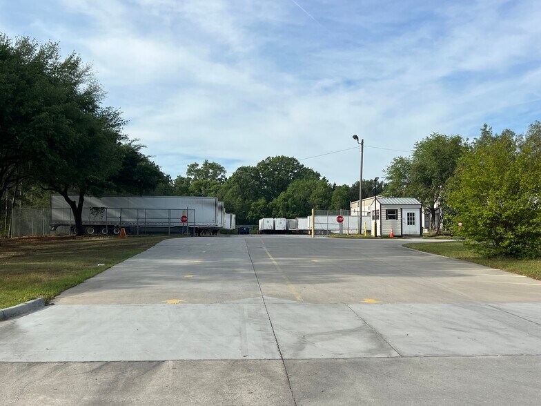 More Photos Of 217 Bourne Blvd, Savannah Warehouse For Lease