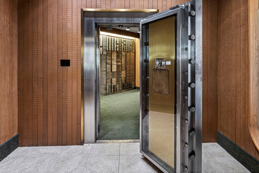 More Photos Of 300 S Mills Rd, Ventura Bank For Lease