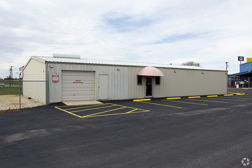 More Photos Of 14640 S FM 2790 W, Lytle Unknown For Lease