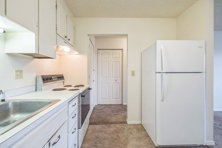 More Photos Of 1020 S 20th Ave, Yakima Apartments For Sale