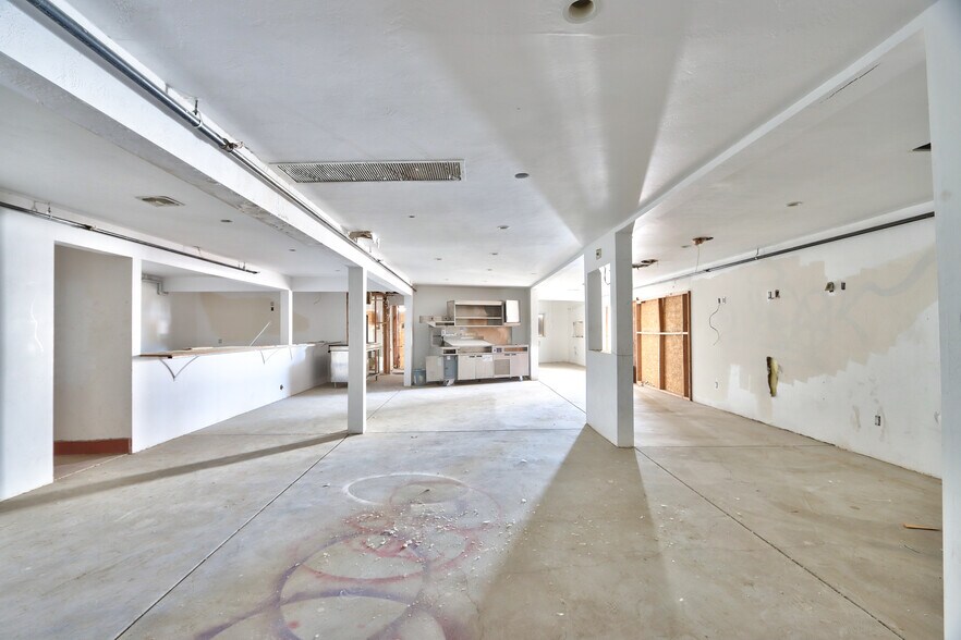 More Photos Of 2249 N Palm Canyon Dr, Palm Springs Hotel For Sale