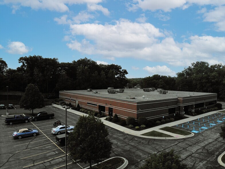 More Photos Of 211 W Ridge Rd, Griffith Office For Lease