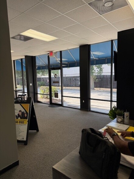 More Photos Of 2727 N John Young Pky, Kissimmee Light Manufacturing For Lease