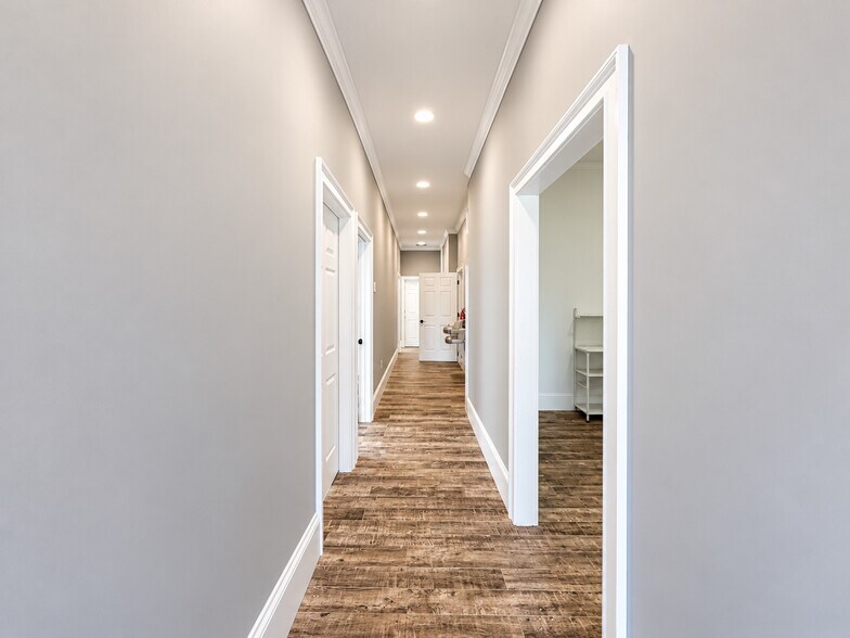 More Photos Of 501 S Main St, Alpharetta Medical For Lease