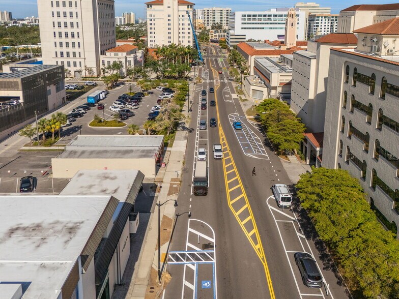 More Photos Of 2070-2074 Ringling Blvd, Sarasota Storefront Retail Office For Lease