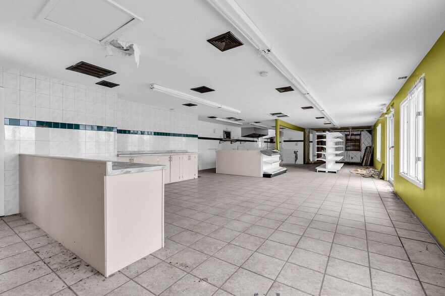 More Photos Of 320 State Route 33, Manalapan Township Restaurant For Sale