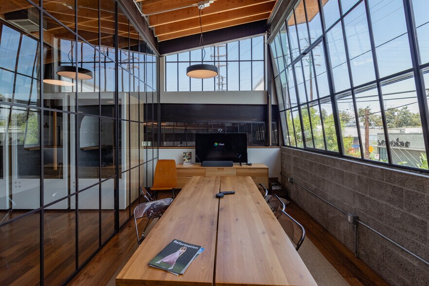 More Photos Of 2352 Ripple St, Los Angeles Office For Sale