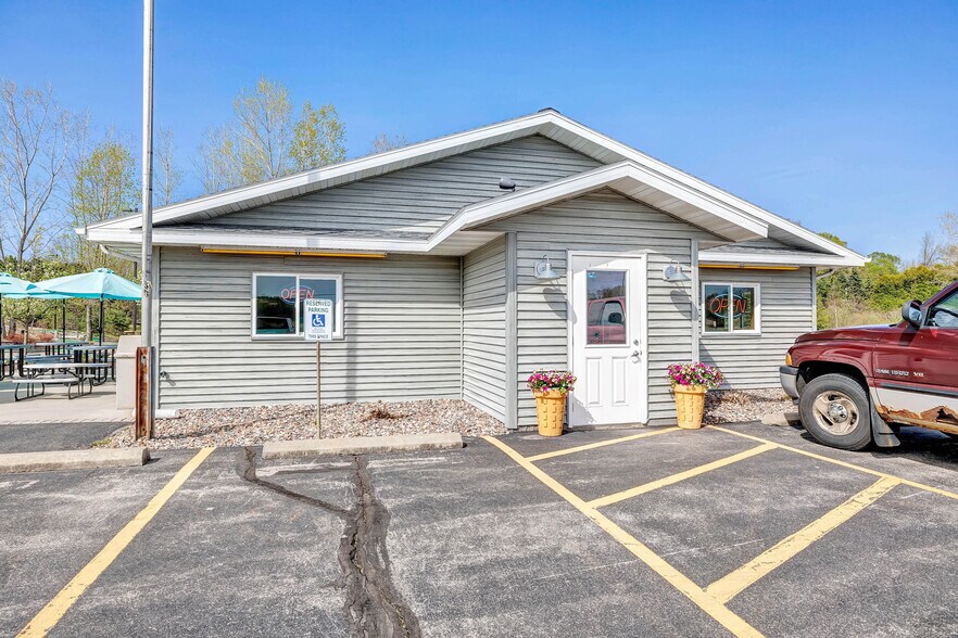 More Photos Of 2630 School Ln, Suamico Restaurant For Sale