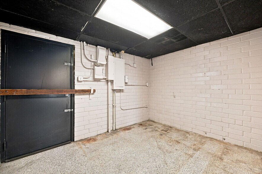 More Photos Of 1513 W Vernon Ave, Kinston General Retail For Lease