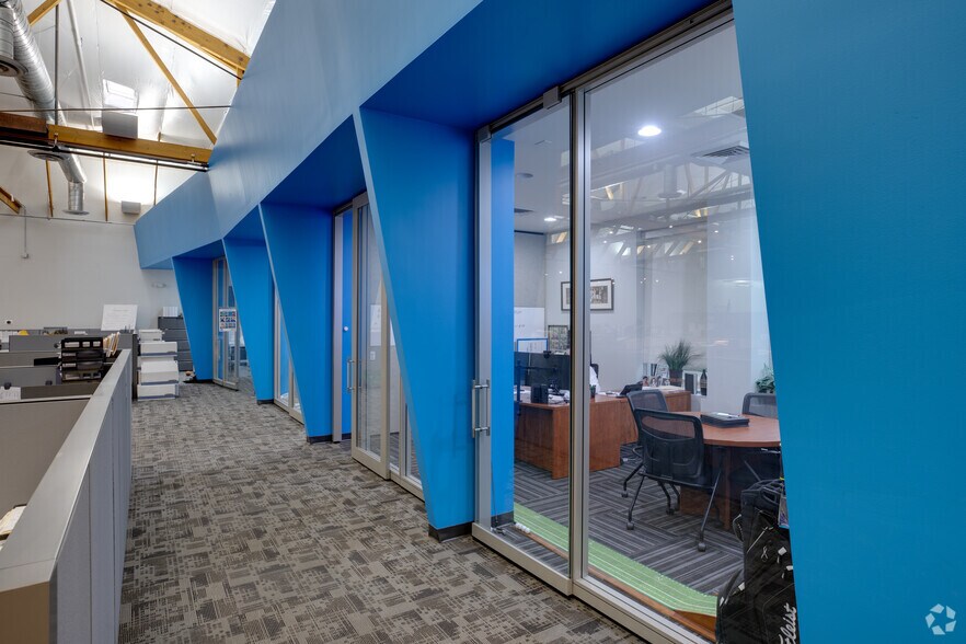 More Photos Of 4501 E McDowell Rd, Phoenix Showroom For Sale