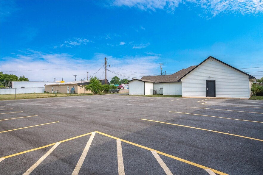 More Photos Of 2415 W Main St, Gun Barrel City Medical For Lease