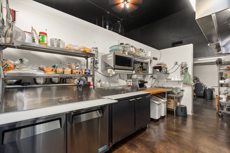 More Photos Of 531-535 N Market Blvd, Chehalis Restaurant For Sale