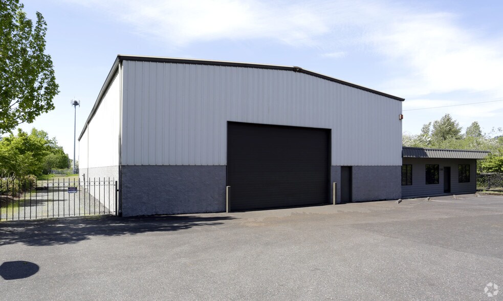 More Photos Of 4001 SE Roethe Rd, Milwaukie Warehouse For Sale