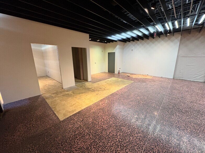 More Photos Of 215 W 9th St, Los Angeles Apartments For Lease