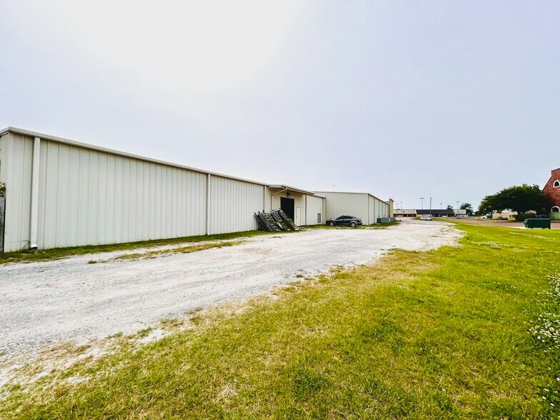 More Photos Of 869 S State St, Clarksdale Storefront For Sale