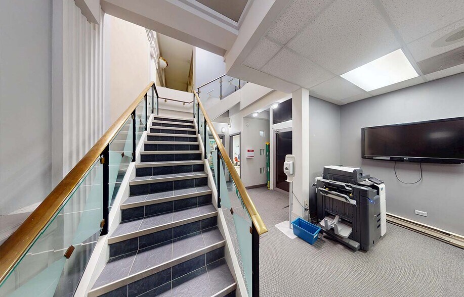 More Photos Of 426 Portage Av, Winnipeg Office For Sale