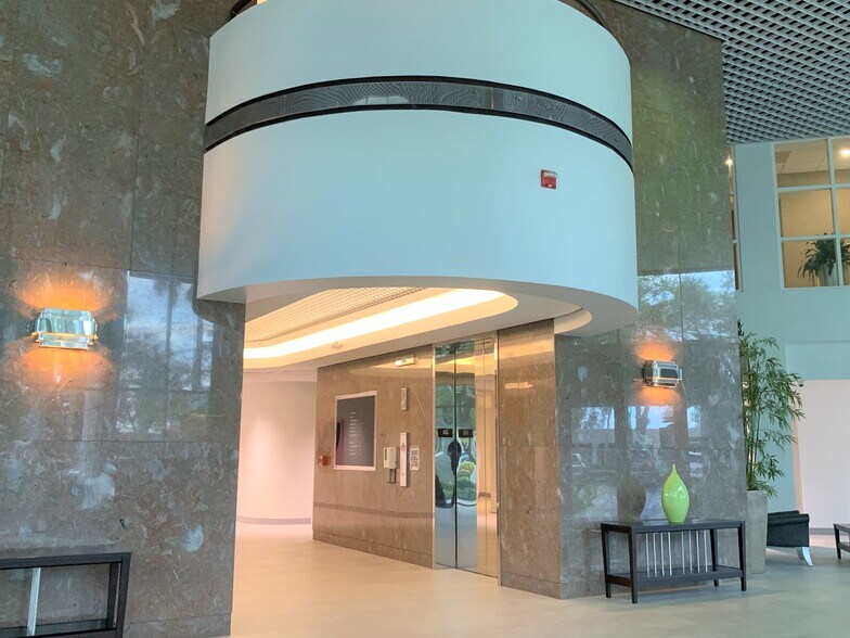 More Photos Of 5959 Waterford District Dr, Miami Office For Lease