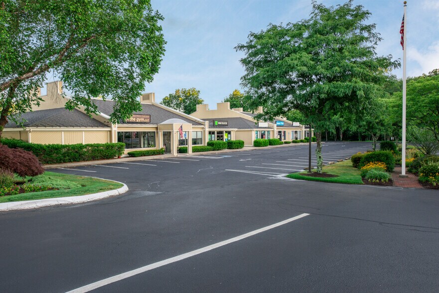 More Photos Of 2168 Diamond Hill Rd, Woonsocket Unknown For Lease