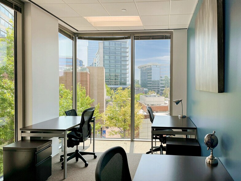 More Photos Of 21 Waterway Ave, The Woodlands Coworking Space