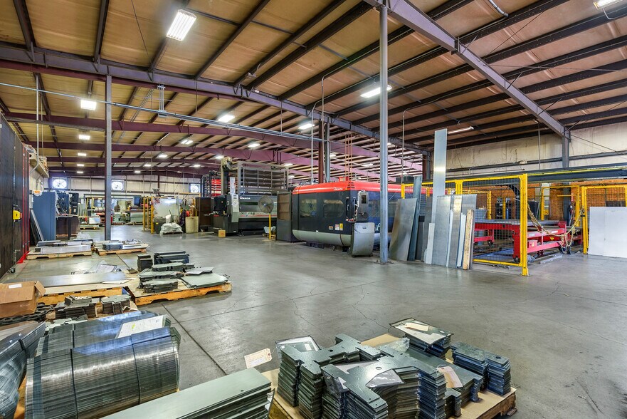 More Photos Of 1800 SE 9th St, Newton Manufacturing For Sale