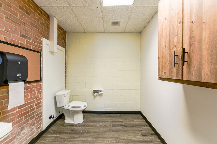 More Photos Of 424 S Main St, Troy Bank For Sale