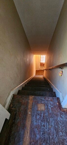 More Photos Of 9 E 44th St, Wilmington Office Residential For Sale