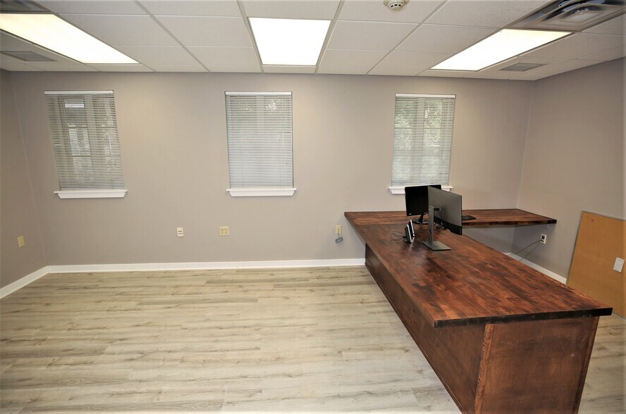 More Photos Of 60 Millstone Rd, Somerset Light Distribution For Lease