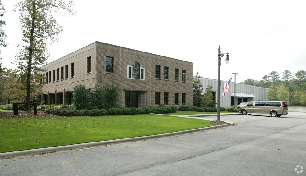 More Photos Of 144 Industrial Dr, Birmingham Flex For Lease