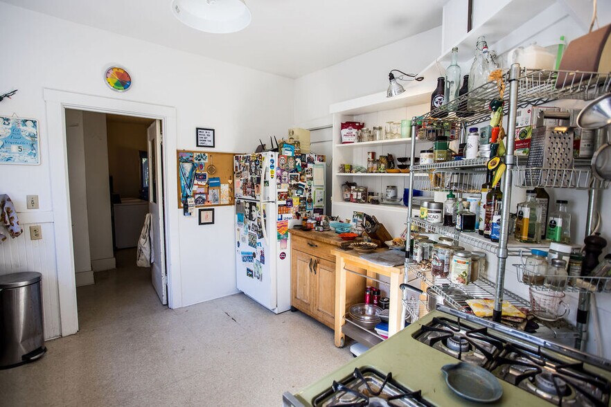 More Photos Of 219 John St, Oakland Apartments For Sale