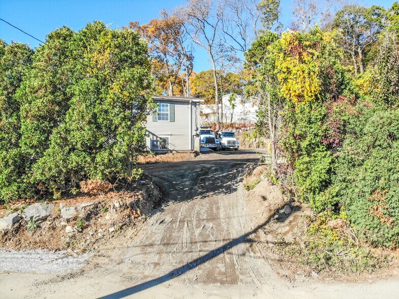 More Photos Of 25 Popes Ln, Danvers Flex For Sale